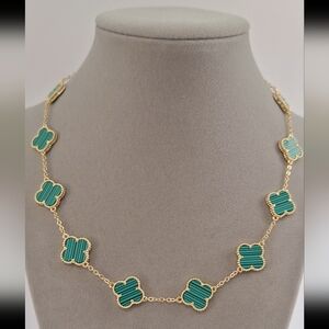Green clover necklace